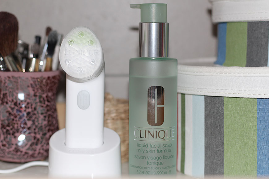 Purifying Cleansing Sonic Brush System from Clinique