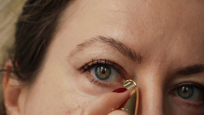 Animation of how I use Guerlain Abeille Royale Gold Eyetech Eye Sculpt Serum