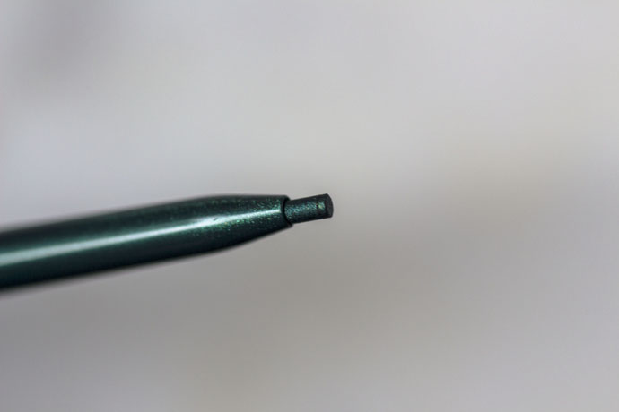 Glō Minerals | Precise Micro Eyeliner (detail)