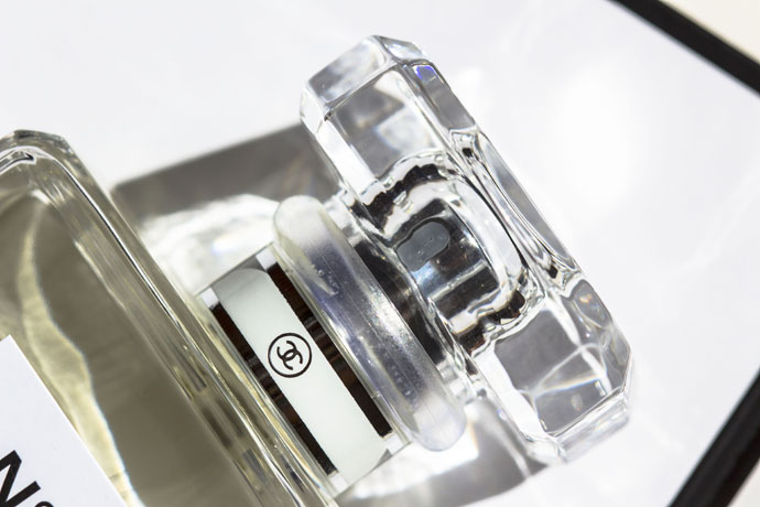 Chanel | No.5 L'Eau Cap Detail