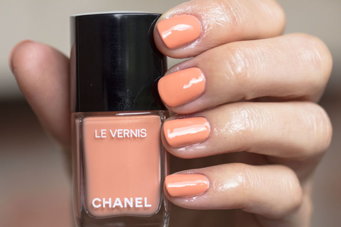 Chanel | Collection Cruise 2017 Le Vernis Longue Tenue in 560 Coquillage