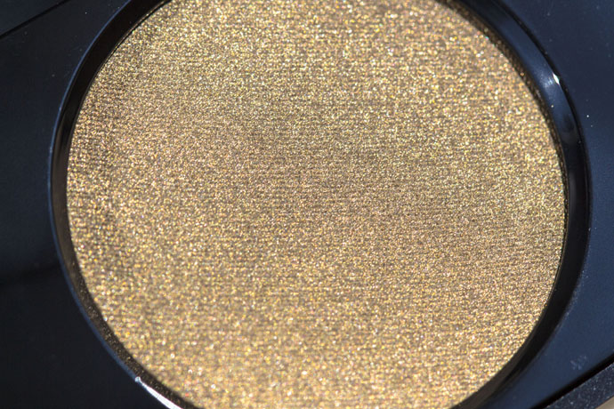 Chanel | Ombre Première Longwear Powder Eyeshadow in 32 Bronze Antique Satin (detail)