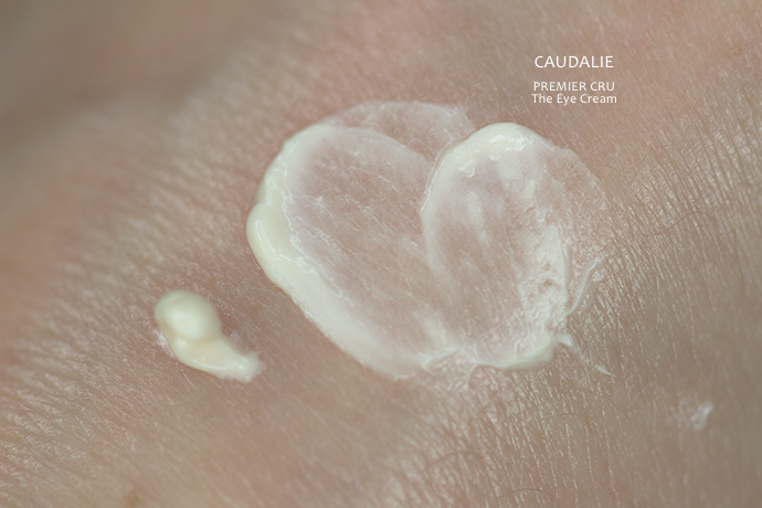Caudalie | Premier Cru - The Eye Cream (swatch)